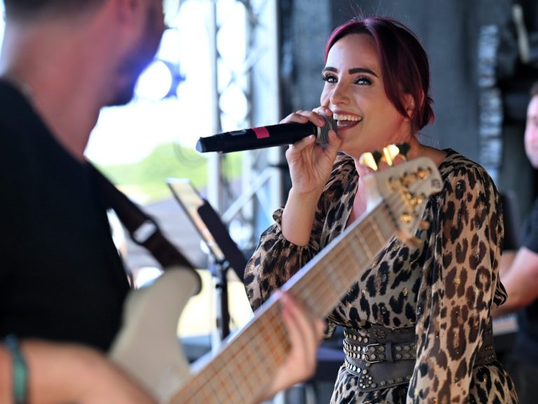 Bee from BUCKLE N BOOTS performing at the ChiddfFest 2025 Bee UK country music singer songwriter performing